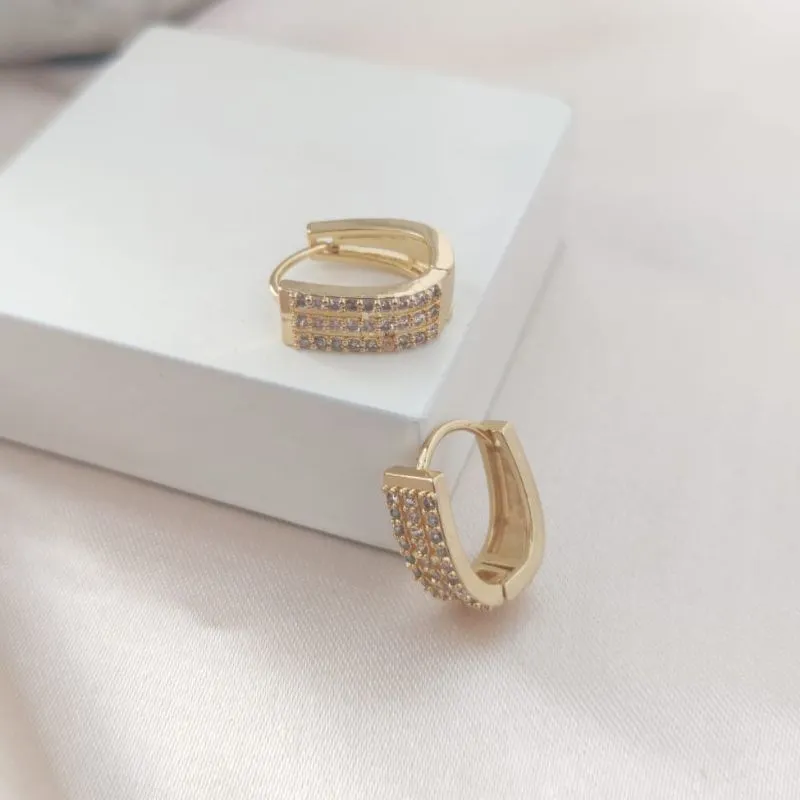 BRINCO ARGOLA COM 3 FILAS DE ZIRCONIA SEPARADAS