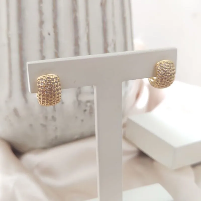 BRINCO ARGOLA COM 7 FILAS DE ZIRCONIA BRINCO ARGOLA COM 7 FILAS DE ZIRCONIA