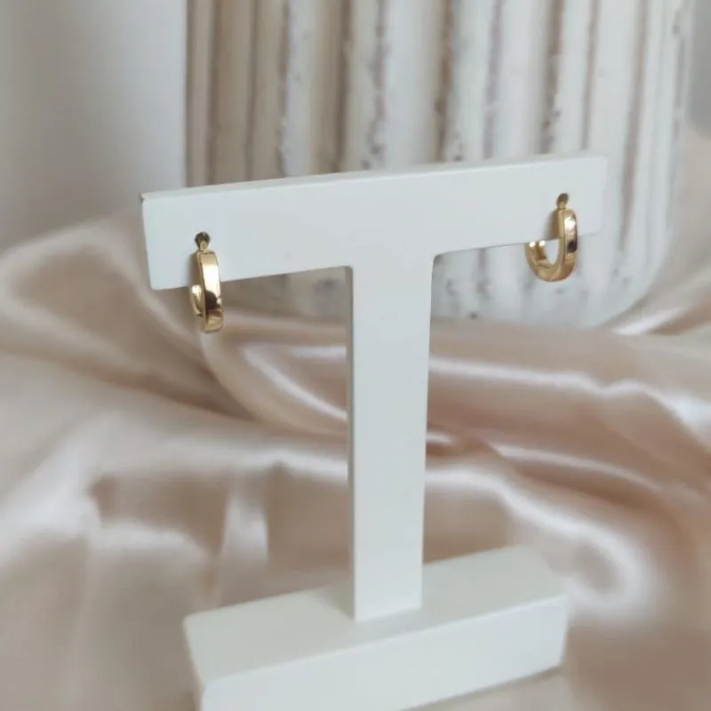 BRINCO ARGOLA LISA FORMA DE GOTA P