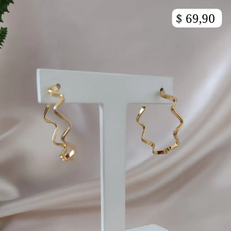 BRINCO ARGOLA ONDULADA CHATADA 28MM