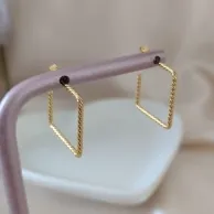 BRINCO ARGOLA QUADRADA TRANÇADA