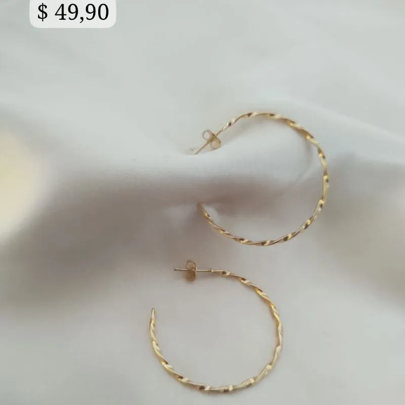 BRINCO ARGOLA TORCIDA FINA 40MM BRINCO ARGOLA TORCIDA FINA 40MM