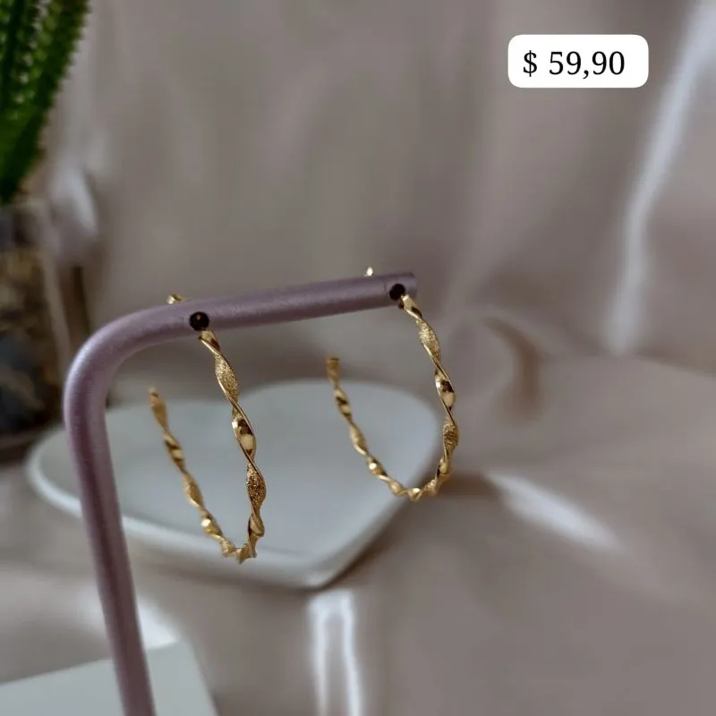 BRINCO ARGOLA TORCIDA LISA E CRAQUELADA 37MM