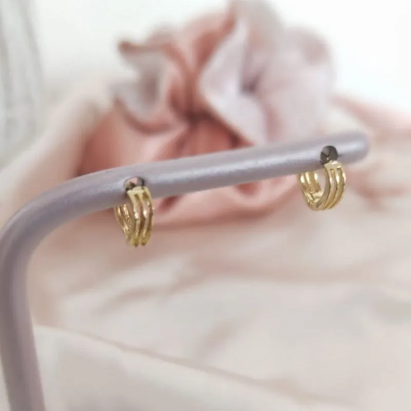 BRINCO ARGOLINHA VAZADA COM 3 FIOS