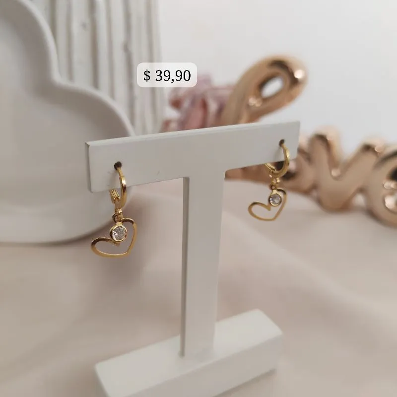 BRINCO ARTICULADOR COM CORAÇÃO VAZADO E PONTO DE LUZ DE ZIRCONIA BRINCO ARTICULADOR COM CORAÇÃO VAZADO E PONTO DE LUZ DE ZIRCONIA