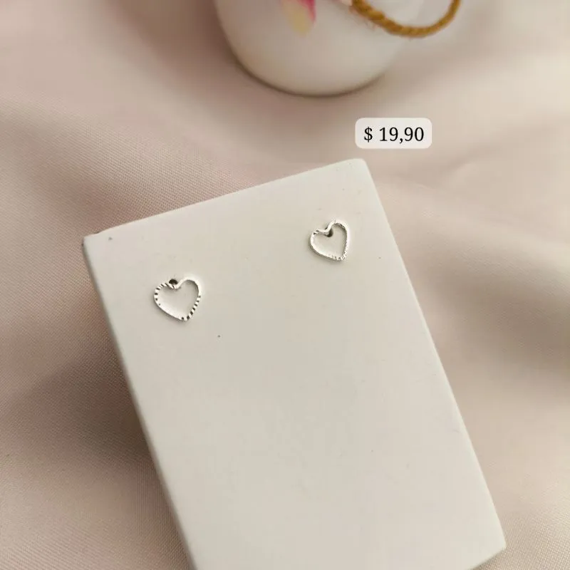 BRINCO CORAÇÃO BORDA CRAQUELADA VAZADO B. A PRATA 925