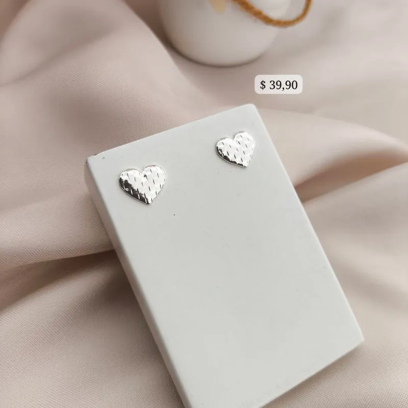 BRINCO CORAÇÃO COM TALHES 3D  B. A PRATA 925 BRINCO CORAÇÃO COM TALHES 3D  B. A PRATA 925