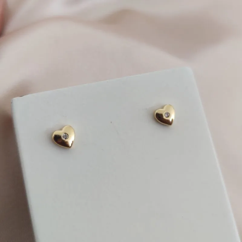 BRINCO DE CORAÇÃO COM PONTO DE LUZ NO MEIO 6MM BRINCO DE CORAÇÃO COM PONTO DE LUZ NO MEIO 6MM