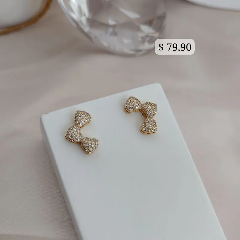 BRINCO EARCAFF COM 3 CORAÇÕES CRAVEJADO EM MICRO ZIRCONIA BRINCO EARCAFF COM 3 CORAÇÕES CRAVEJADO EM MICRO ZIRCONIA