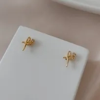 BRINCO FE LISO COM PONTO DE LUZ BRINCO FE LISO COM PONTO DE LUZ