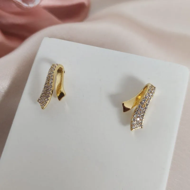 BRINCO LAÇO CRAVEJADO EM MICRO ZIRCONIA E LISO BRINCO LAÇO CRAVEJADO EM MICRO ZIRCONIA E LISO