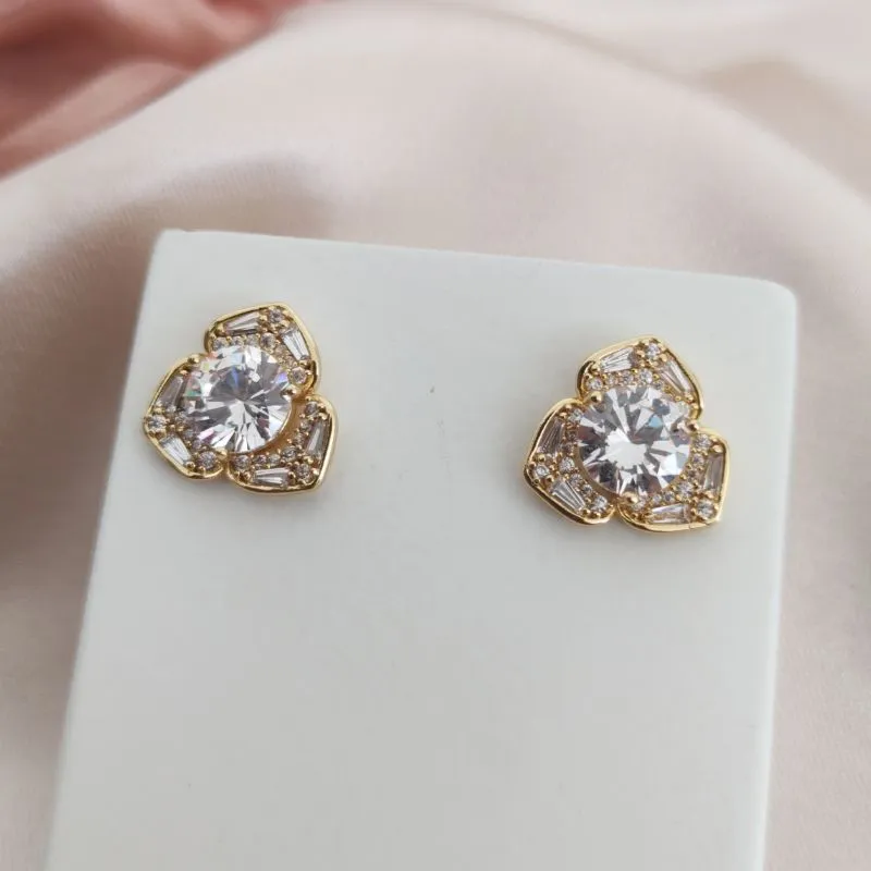 BRINCO FLOR COM EPDRA DE ZIRCONIA NO CENTRO E CRAVEJADO EM MICRO ZIRCONIA BRINCO FLOR COM EPDRA DE ZIRCONIA NO CENTRO E CRAVEJADO EM MICRO ZIRCONIA