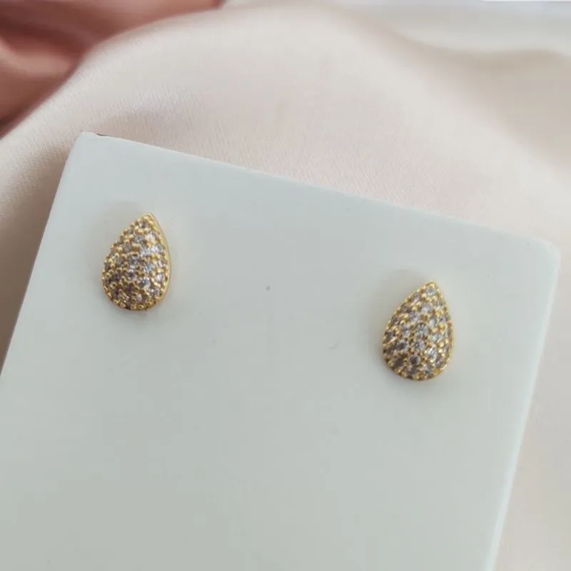 BRINCO GOTA CRAVEJADO EM MICRO ZIRCONIA 10MM BRINCO GOTA CRAVEJADO EM MICRO ZIRCONIA 10MM