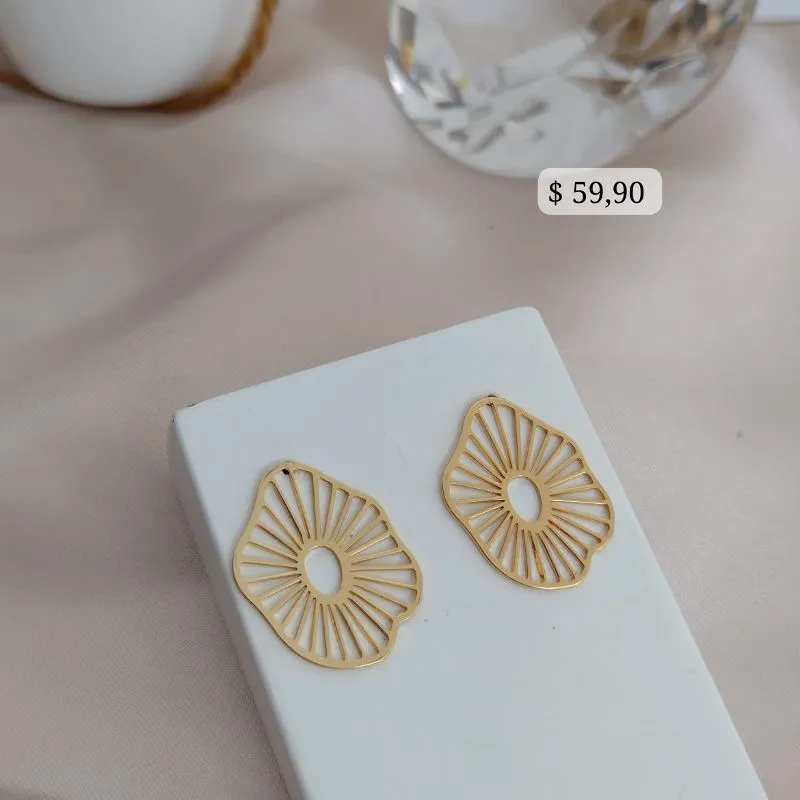 BRINCO ORGANICO EM FORMA DE FLOR TODO VAZADO