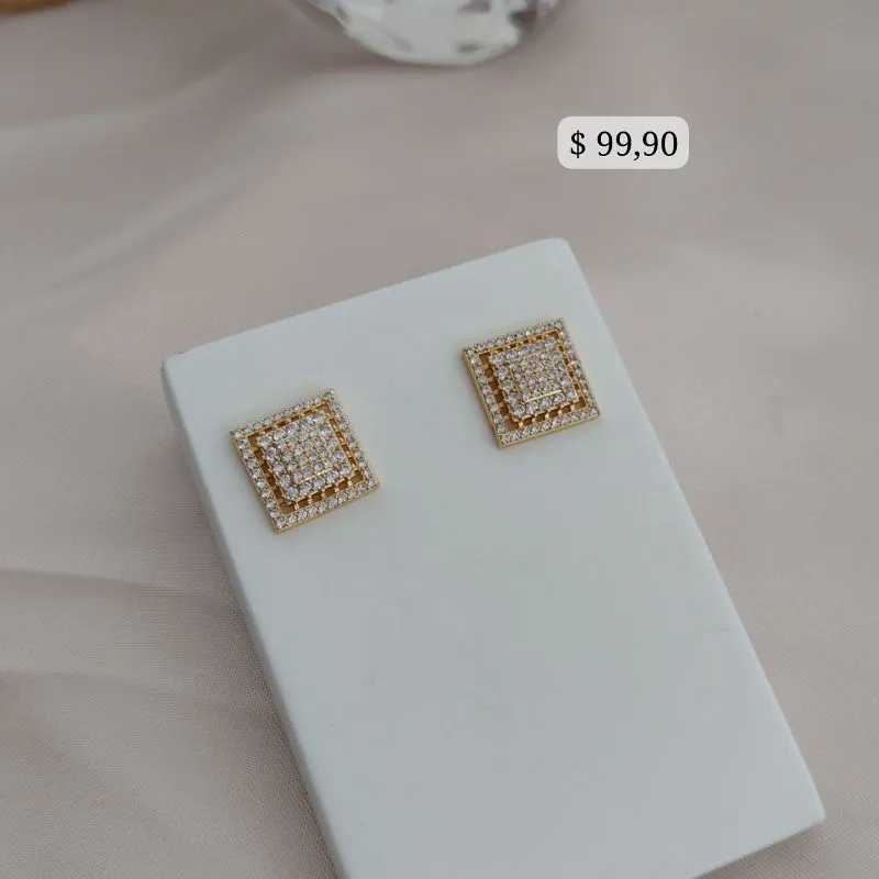 BRINCO QUADRADO CRAVEJADO EM MICRO ZIRCONIA