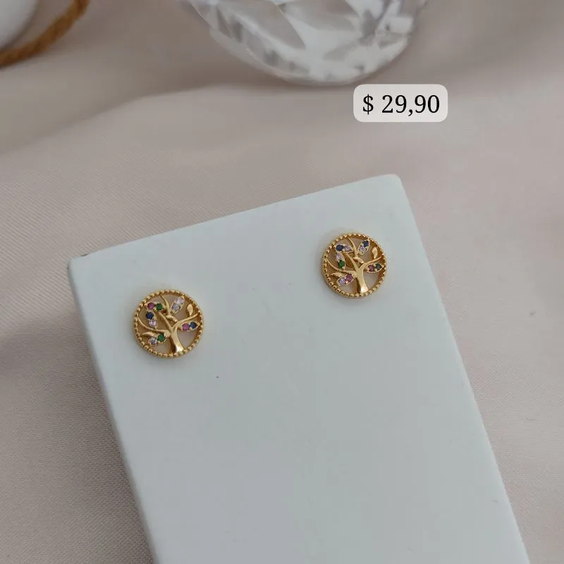 BRINCO REDONDO COM ARVORE DA VIDA NO MEIO CRAVEJADO EM MICRO ZIRCONIA COLORIDAS