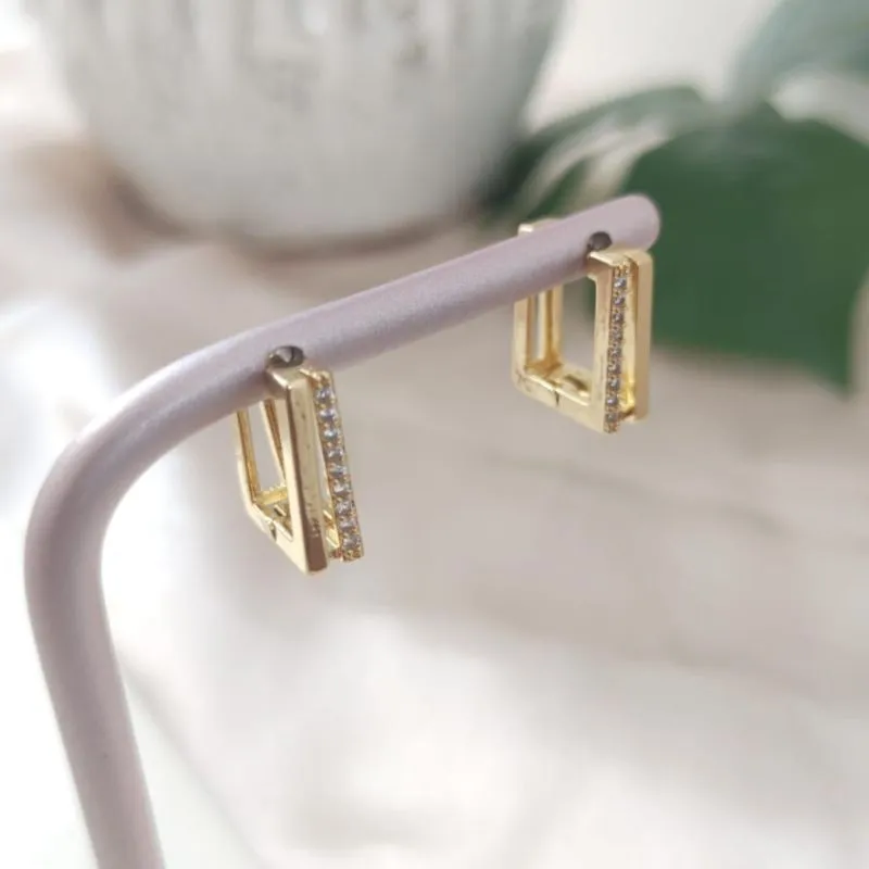 BRINCO RETANGULAR LISA E CRAVEJADA P