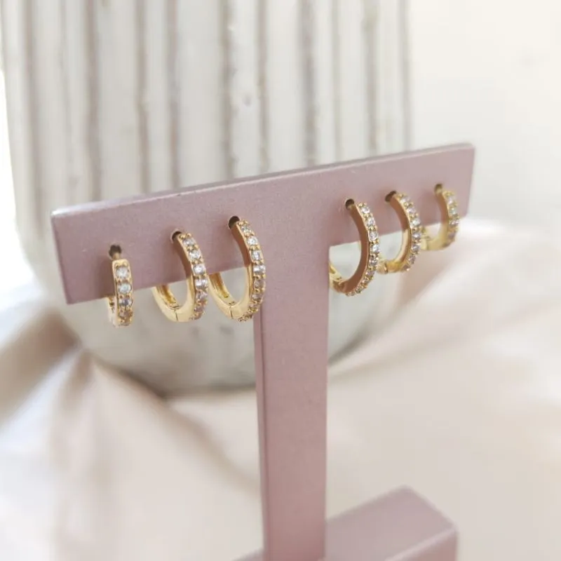 BRINCO TRIO DE ARGOLA COM 1 FILA DE ZIRCONIA BRINCO TRIO DE ARGOLA COM 1 FILA DE ZIRCONIA