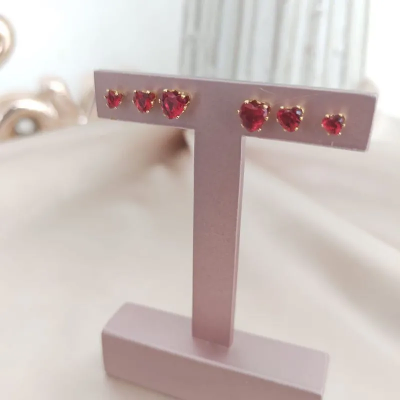 BRINCO TRIO DE CORAÇÃO VERMELHO ESCURO