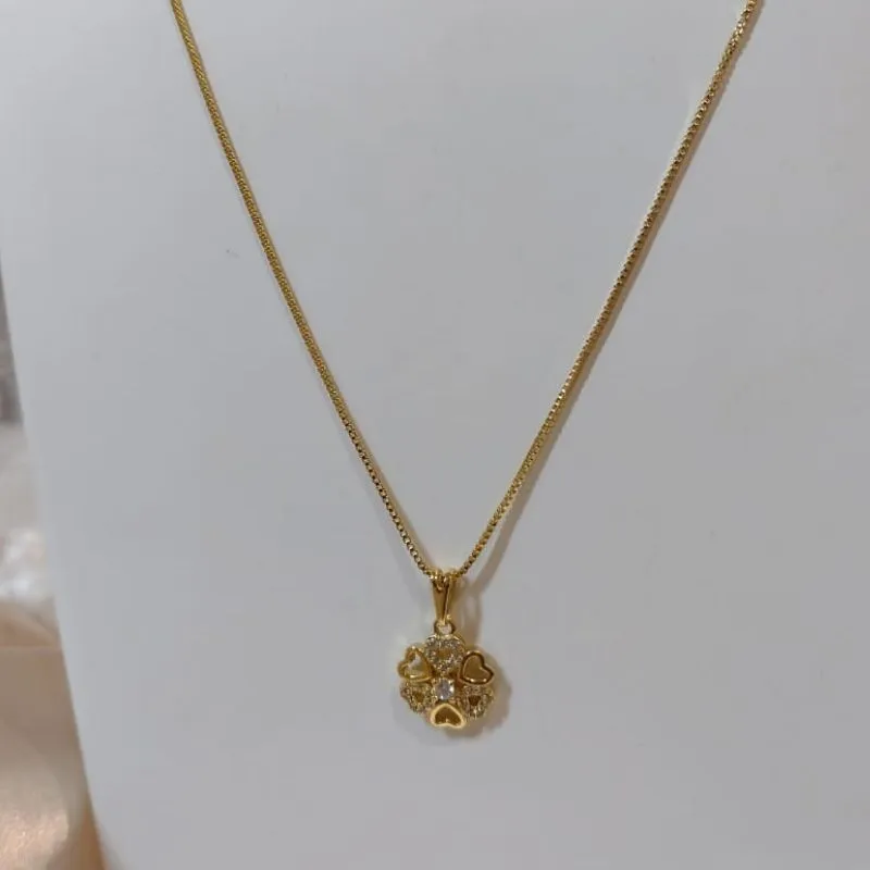 COLAR COM FLOR CRAVEJADA ZIRCONIA E LISAS COLAR COM FLOR CRAVEJADA ZIRCONIA E LISAS