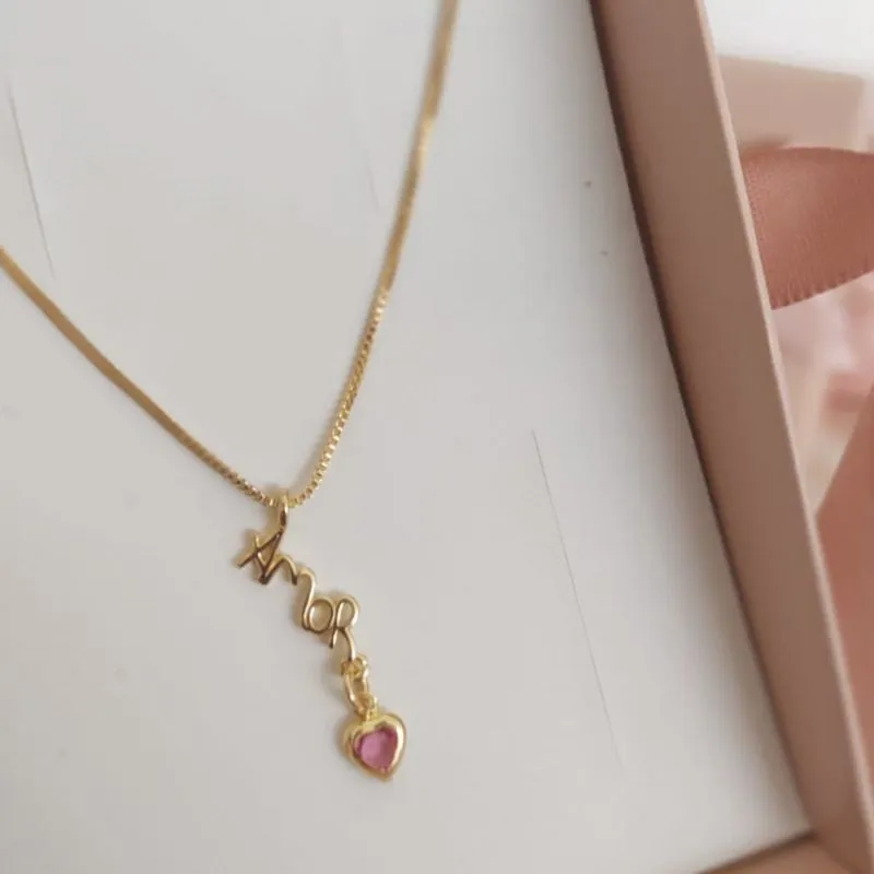 COLAR COM NOME AMOR PENDURADO E PONTO DE LUZ ROSA COLAR COM NOME AMOR PENDURADO E PONTO DE LUZ ROSA