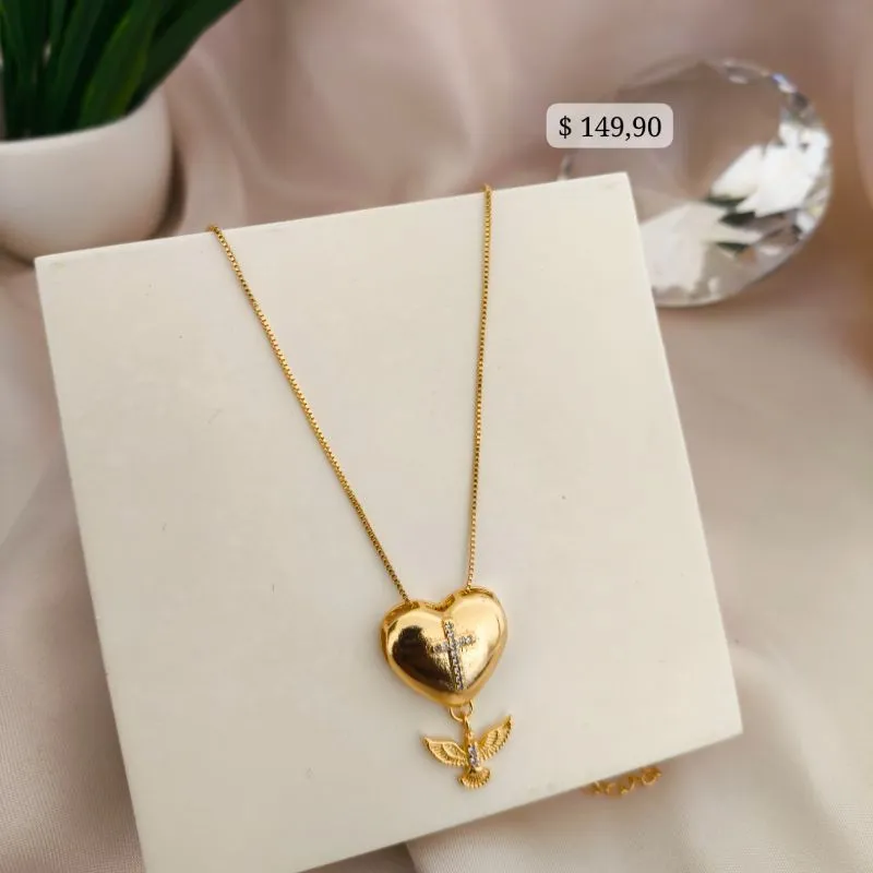 COLAR COM PINGENTE DE CORAÇÃO COM CUZ E ESPIRITO SANTO PENDURADO CRAVEJADO EM MICRO ZIRCONIA COLAR COM PINGENTE DE CORAÇÃO COM CUZ E ESPIRITO SANTO PENDURADO CRAVEJADO EM MICRO ZIRCONIA