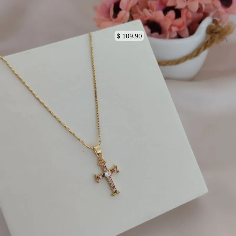 COLAR COM PINGENTE DE CRUZ CRAVEJADO EM MICRO ZIRCONIA COLORIDAS COLAR COM PINGENTE DE CRUZ CRAVEJADO EM MICRO ZIRCONIA COLORIDAS