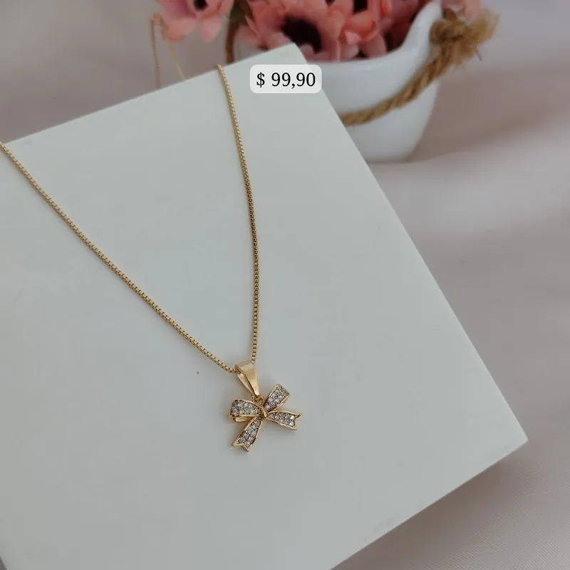 COLAR COM PINGENTE LAÇO CRAVEJADO EM  MICRO ZIRCONIA COLAR COM PINGENTE LAÇO CRAVEJADO EM  MICRO ZIRCONIA