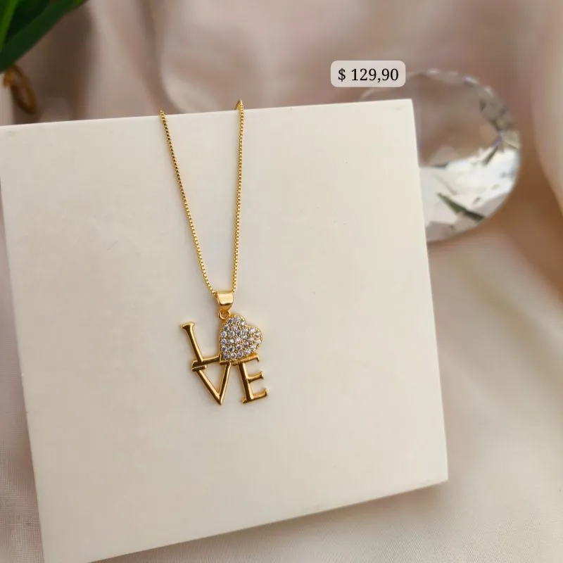 COLAR COM PINGENTE NOME LOVE E CORAÇÃO CRAVEJADO EM MICRO ZIRCONIA COLAR COM PINGENTE NOME LOVE E CORAÇÃO CRAVEJADO EM MICRO ZIRCONIA