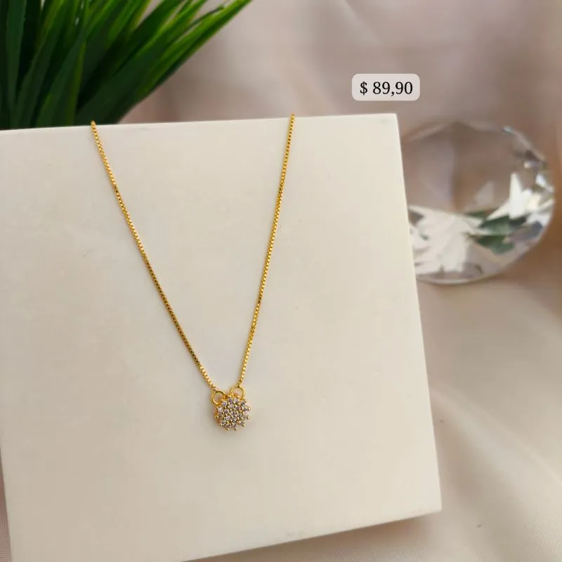 COLAR COM PINGENTE REDONDO CRAVEJADO EM MICRO ZIRCONIA