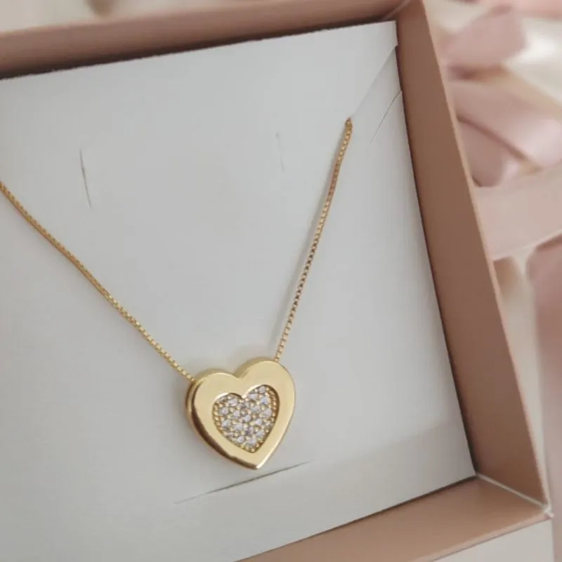 COLAR DE CORAÇÃO CRAVEJADO EM MICRO ZIRCONIA COM BORDA DOURADA COLAR DE CORAÇÃO CRAVEJADO EM MICRO ZIRCONIA COM BORDA DOURADA