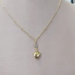 COLAR ELO GROUMET COM MINI ESFERAS E PINGENTE DE CORAÇÃO BOLEADO E PONTO DE LUZ COLAR ELO GROUMET COM MINI ESFERAS E PINGENTE DE CORAÇÃO BOLEADO E PONTO DE LUZ