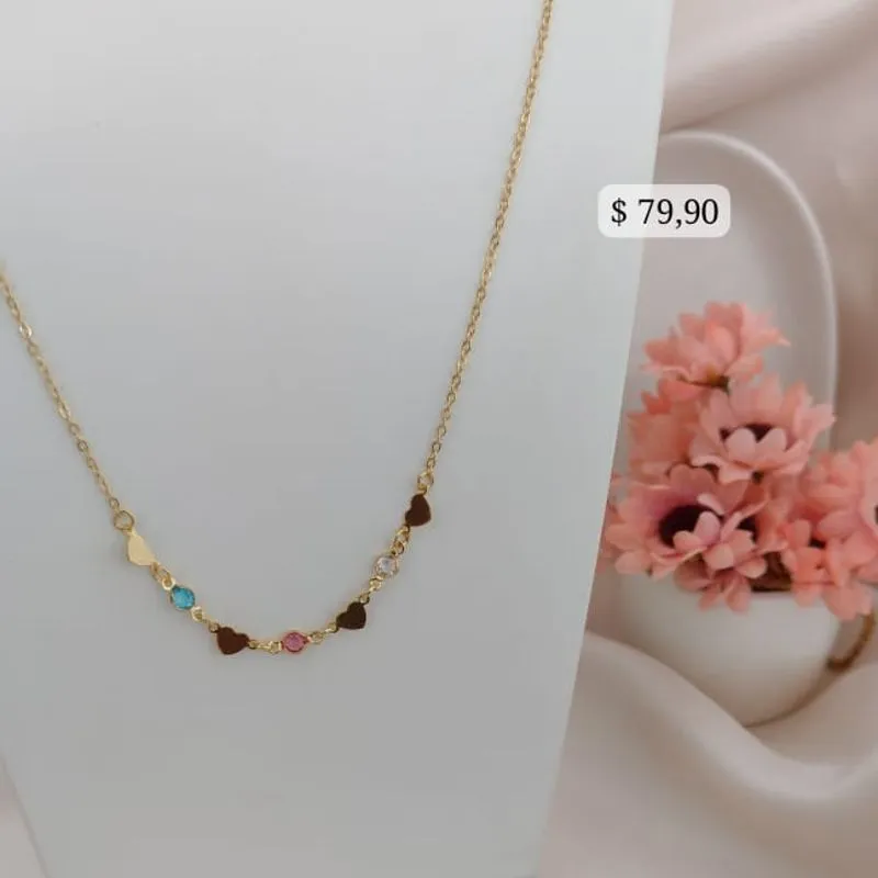 COLAR EM ELO PORTUGUES COM PLACAS DE CORAÇÕES E PEDRAS COLORIDAS COLAR EM ELO PORTUGUES COM PLACAS DE CORAÇÕES E PEDRAS COLORIDAS