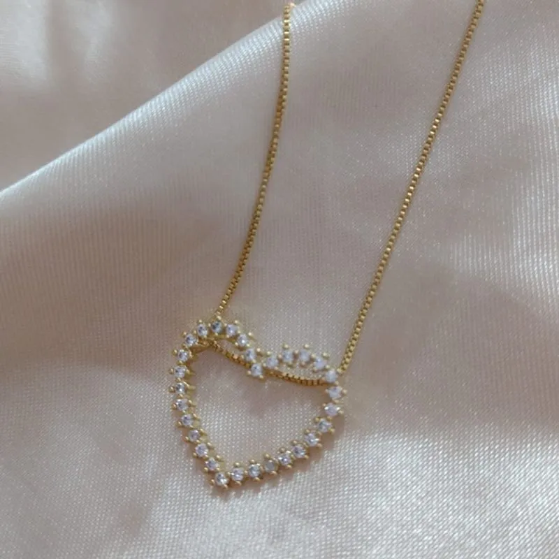 COLAR VENESIANA PINGENTE CORAÇÃO VAZADO 1 FILA CRAVEJADO ZIRCONIA