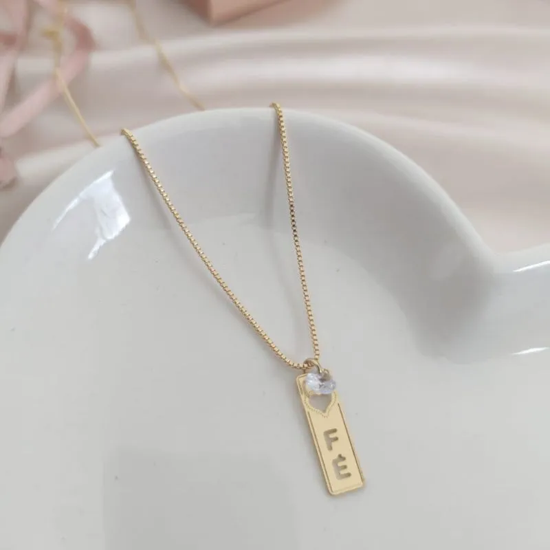 COLAR VENEZIANA PINGENTE PLACA FE VAZADA COM PONTO DE LUZ