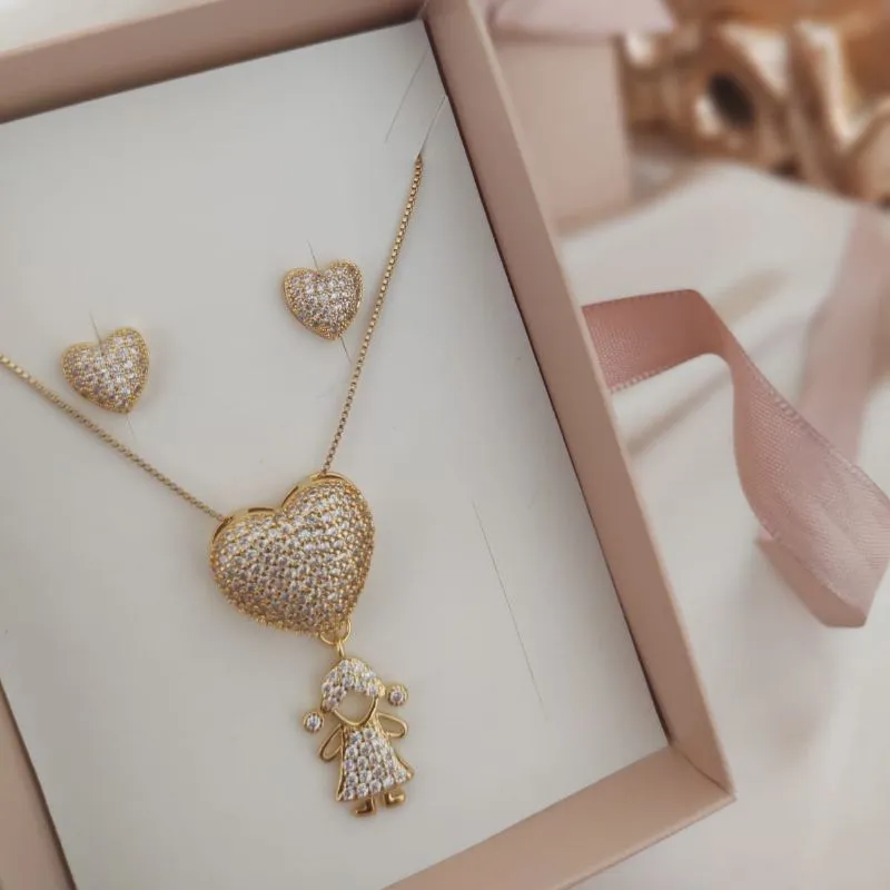 CONJUNTO CORAÇÃO FILHA CRAVEJADO EM MICRO ZIRCONIA