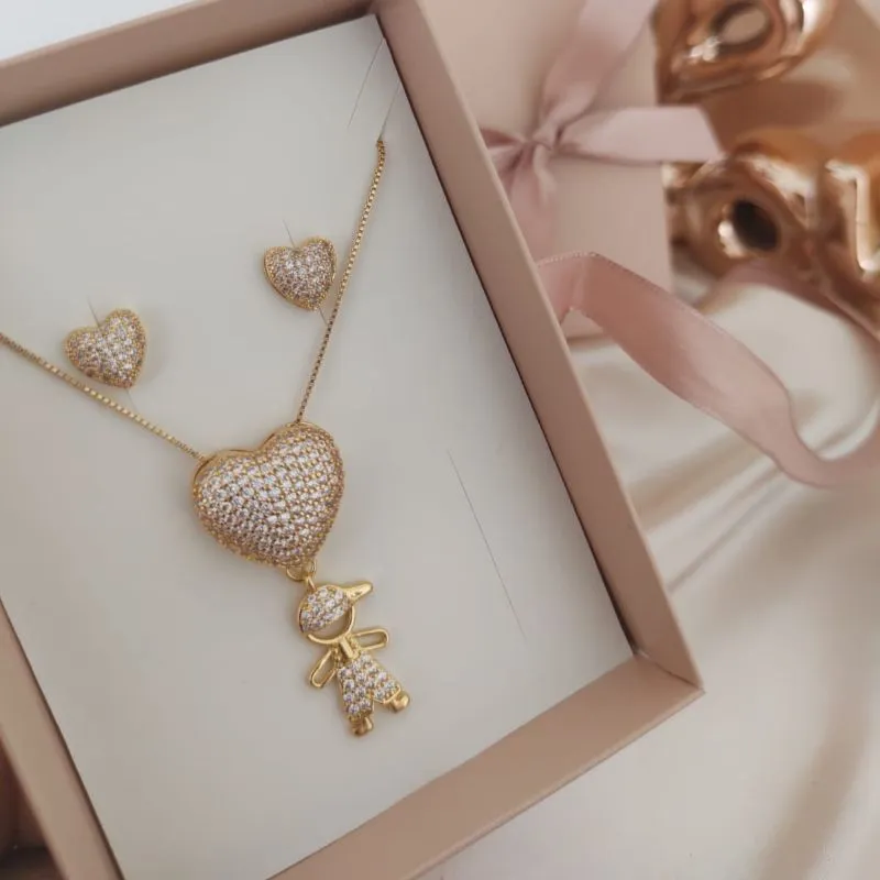 CONJUNTO CORAÇÃO FILHO CRAVEJADO EM MICRO ZIRCONIA