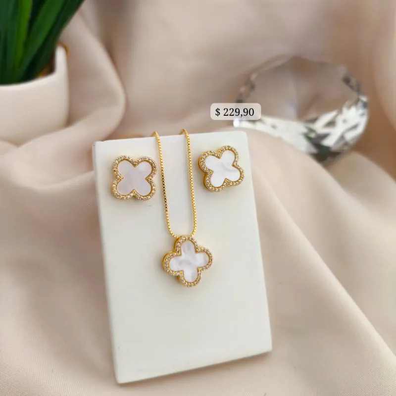 CONJUNTO DE FLOR ACRILICO BRANCO CRAVEJADA EM MICRO ZIRCONIA AO REDOR CONJUNTO DE FLOR ACRILICO BRANCO CRAVEJADA EM MICRO ZIRCONIA AO REDOR