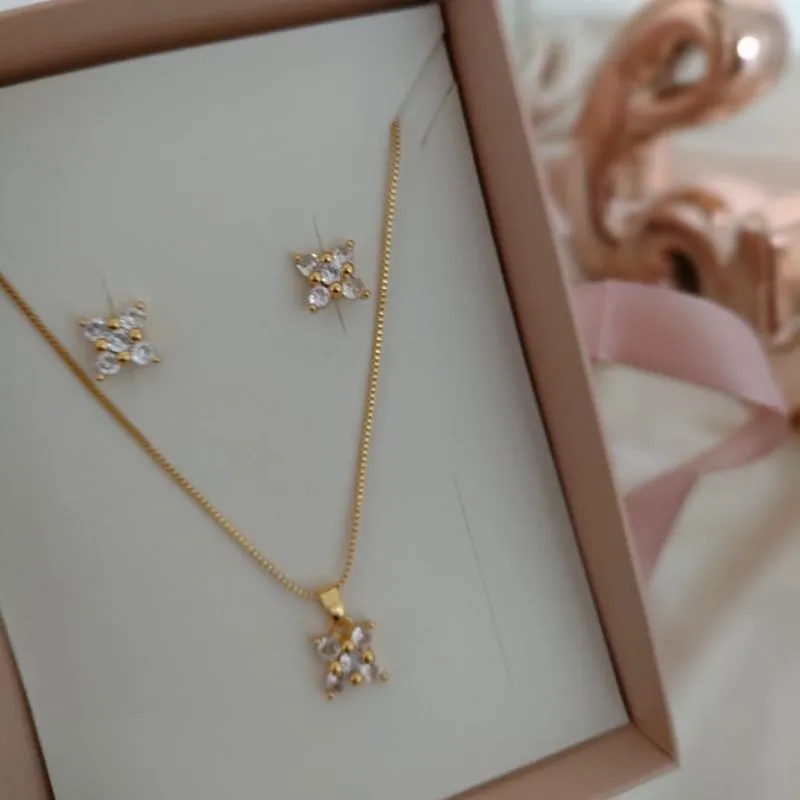 CONJUNTO VENEZIANA ESTRELA DE 4 PONTAS PEDRAS DE ZIRCONIA CONJUNTO VENEZIANA ESTRELA DE 4 PONTAS PEDRAS DE ZIRCONIA