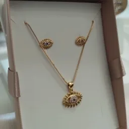 CONJUNTO VENEZIANA OLHO GREGO VAZADO E LISO CRAVEJADO ZIRCONIA CONJUNTO VENEZIANA OLHO GREGO VAZADO E LISO CRAVEJADO ZIRCONIA