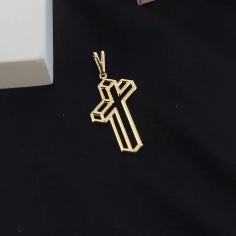 PINGENTE DE CRUZ EM FORMA DE 3D