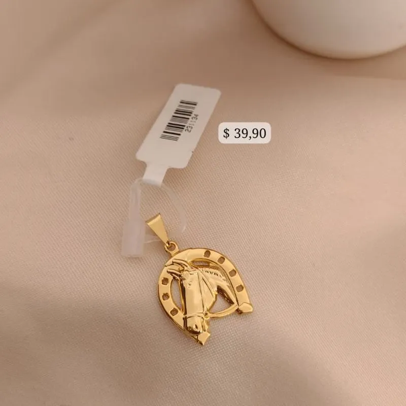 PINGENTE FERRADURA COM CAVALO