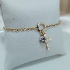 PULSEIRA ELO PORTUGUÊS COM PINGENTE DE CRUZ E PONTO DE LUZ EM ARO LISO VAZADO