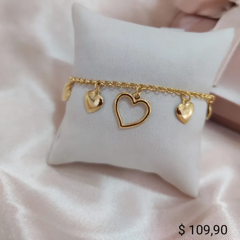 PULSEIRA ELO PORTUGUES COM PLACAS DE CORAÇÃO LISO BOLEADOS SO NA FRENTE E VAZADO NO MEIO PULSEIRA ELO PORTUGUES COM PLACAS DE CORAÇÃO LISO BOLEADOS SO NA FRENTE E VAZADO NO MEIO