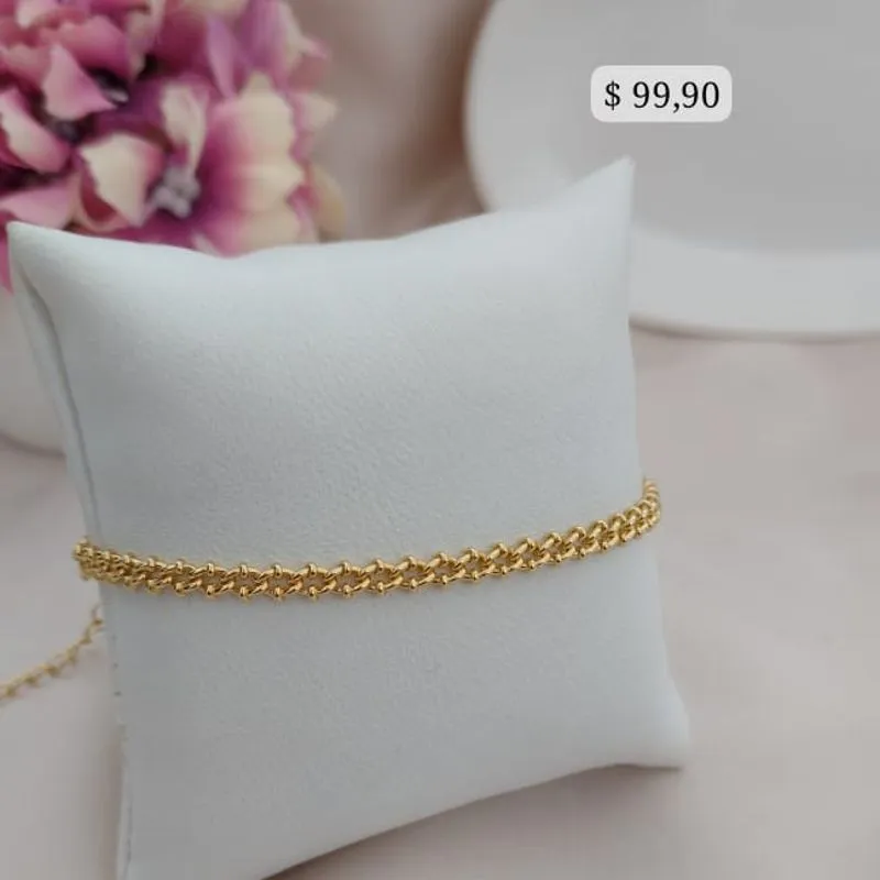 PULSEIRA EM ELOS DE CORRENTE DETALHADA PULSEIRA EM ELOS DE CORRENTE DETALHADA