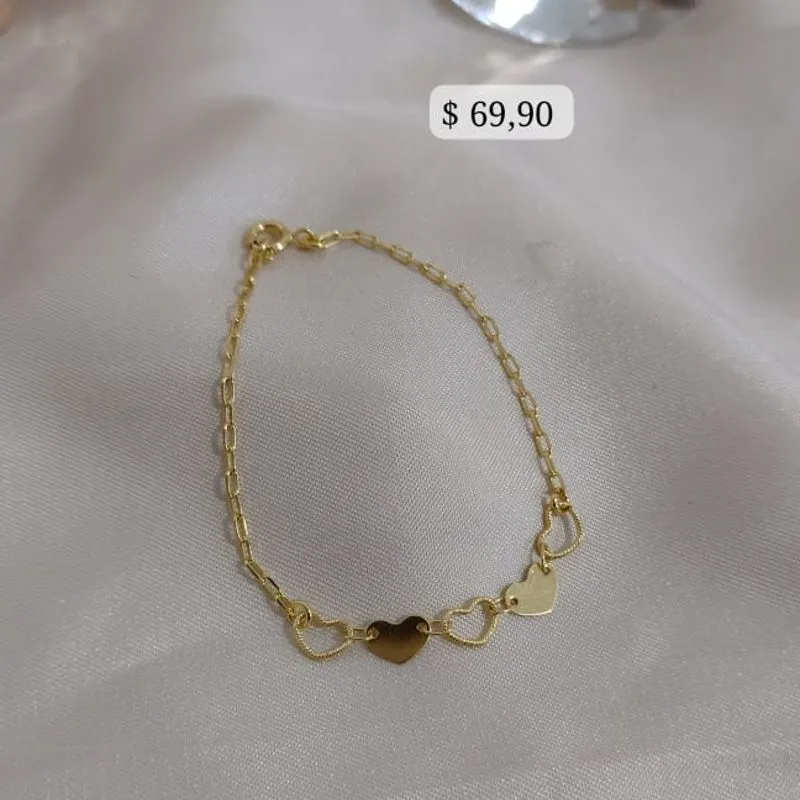 PULSEIRA INFANTIL CARTIER COM PLACAS DE CORAÇÕES LISOS E VAZADOS