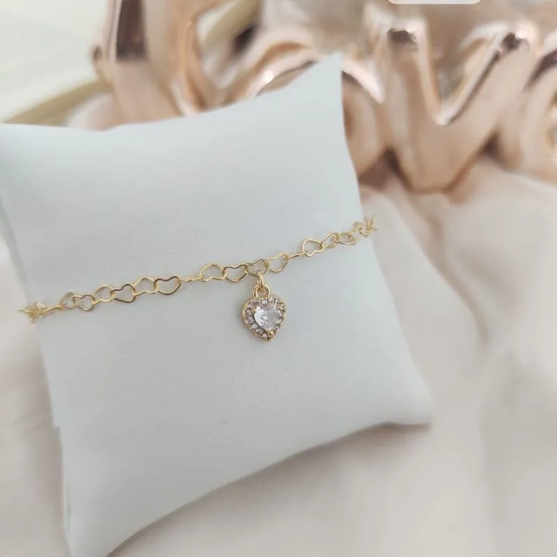 PULSEIRA INFANTIL DE CORAÇÕES ENTRELAÇADOS E CORAÇÃO CRAVEJADO EM MICRO ZIRCONIA PULSEIRA INFANTIL DE CORAÇÕES ENTRELAÇADOS E CORAÇÃO CRAVEJADO EM MICRO ZIRCONIA