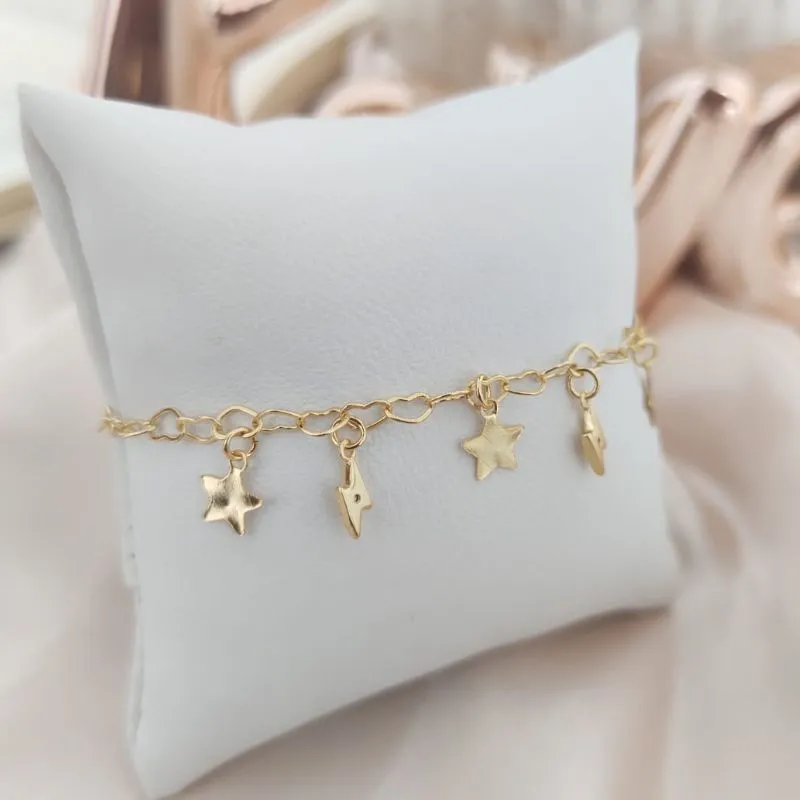 PULSEIRA INFANTIL DE CORAÇÕES ENTRELAÇADOS E PINGENTES DE RAIO E CORAÇÃO PULSEIRA INFANTIL DE CORAÇÕES ENTRELAÇADOS E PINGENTES DE RAIO E CORAÇÃO