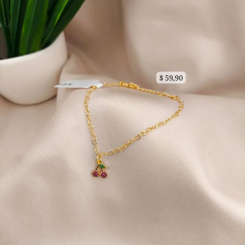 PULSEIRA MINI CORAÇÕES ENTRELAÇADOS COM PINGENTE DE CEREJA CRAVEJADAS EM MICRO ZIRCONIA PULSEIRA MINI CORAÇÕES ENTRELAÇADOS COM PINGENTE DE CEREJA CRAVEJADAS EM MICRO ZIRCONIA