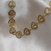 PULSEIRA PLACAS DE CORAÇÃO CHATADO LISO VAZADO COM DETALHES PULSEIRA PLACAS DE CORAÇÃO CHATADO LISO VAZADO COM DETALHES